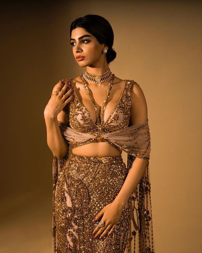 Ultra Glamorous Clicks Of Khushi Kapoor